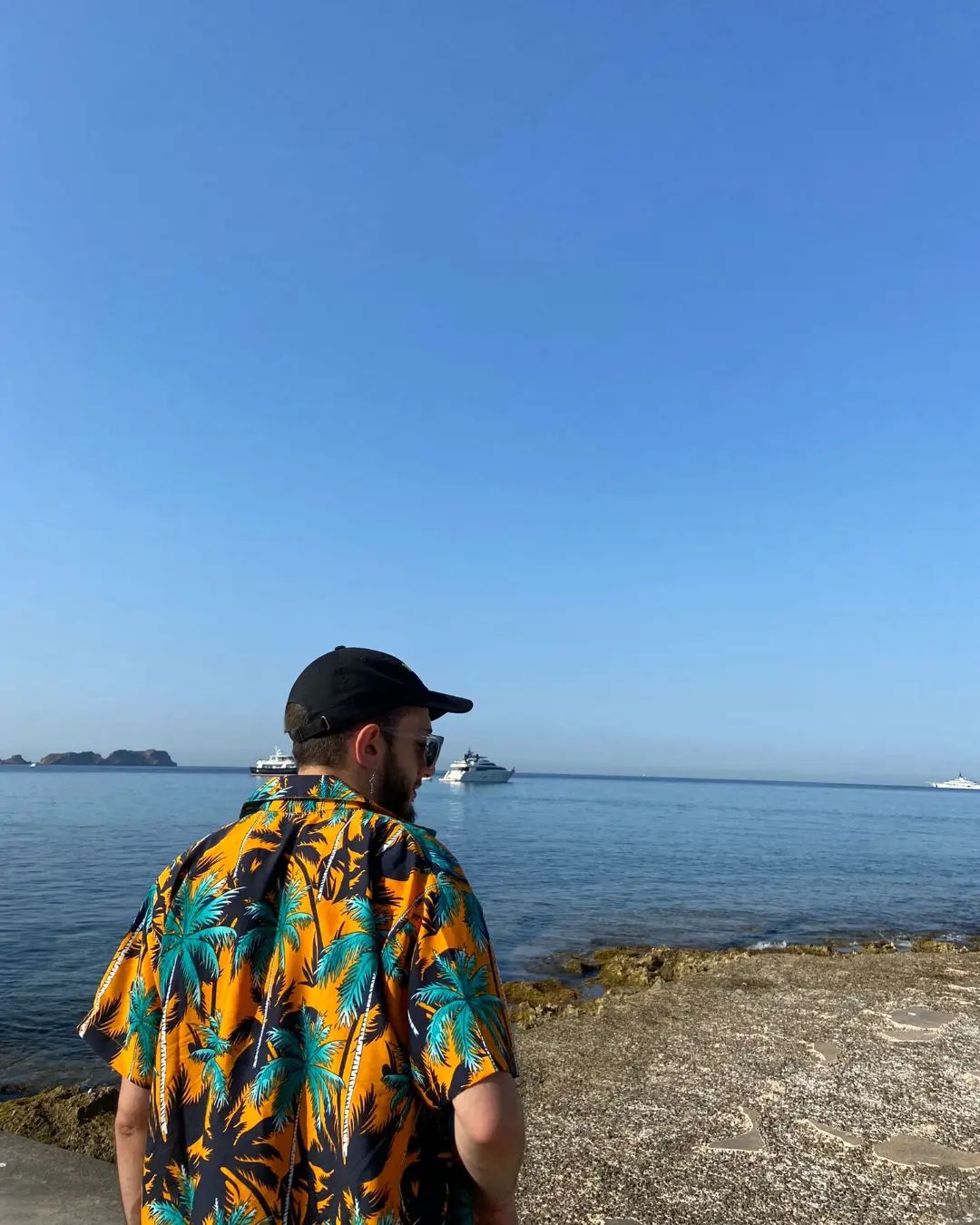 Photo of Eduardo Mecchia Fernandez looking at the ocean in Playa Tora, Paguera, Mallorca.